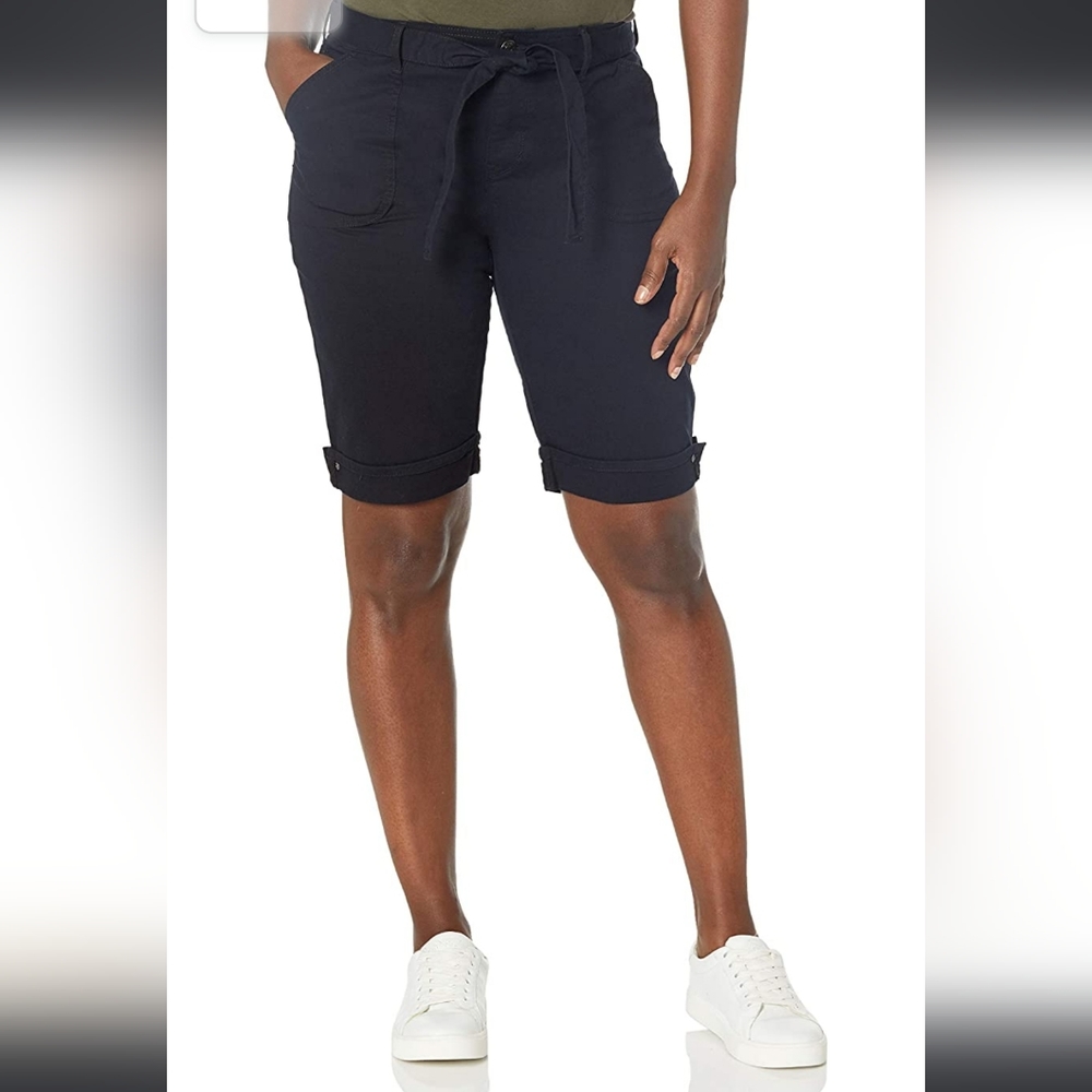 NWOT Sz 14 Gloria Vanderbilt Bermuda Shorts